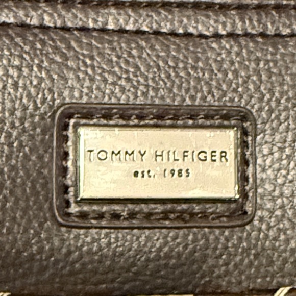 Tommy Hilfiger Brown and White Patterned Tote - Picture 4 of 10